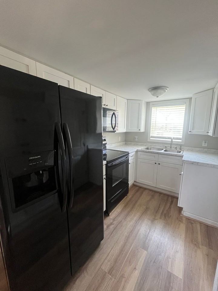 177 Eastbrook Dr - Photo 3 of 14