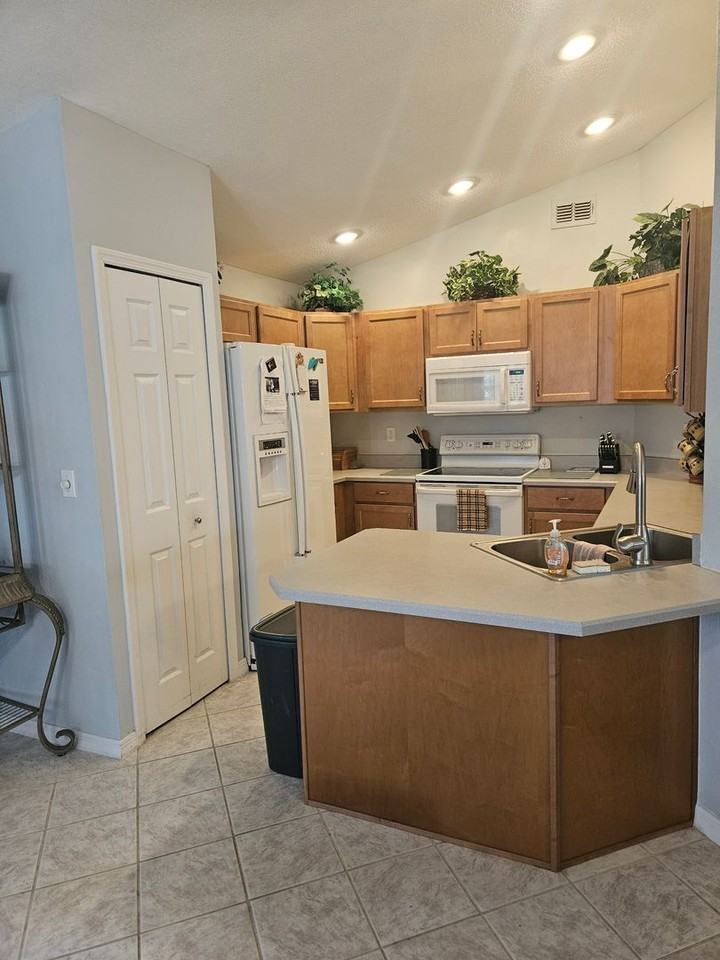 149 Sea Hawk Dr - Photo 7 of 50