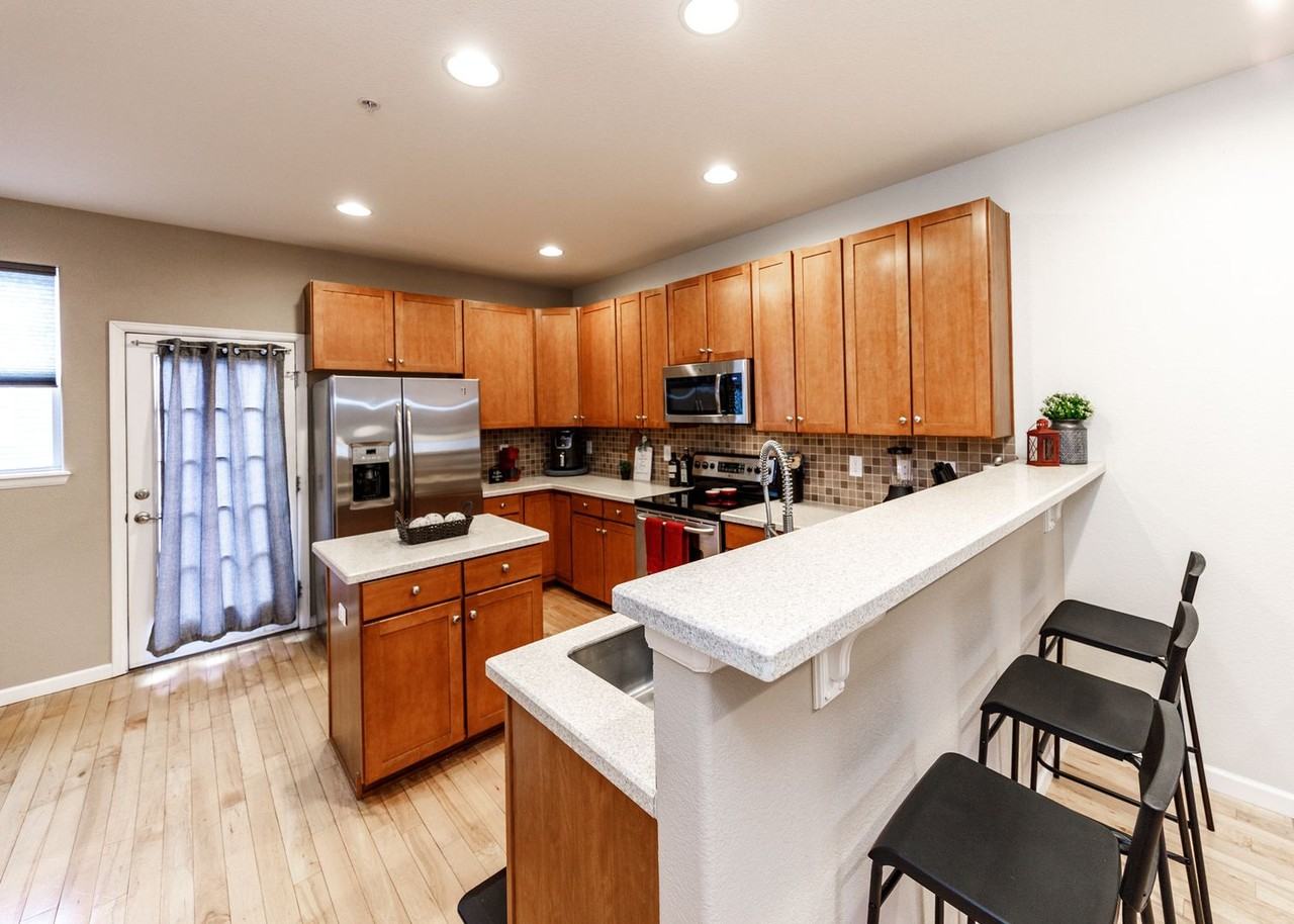 828 S Wahsatch Ave - Photo 3 of 50