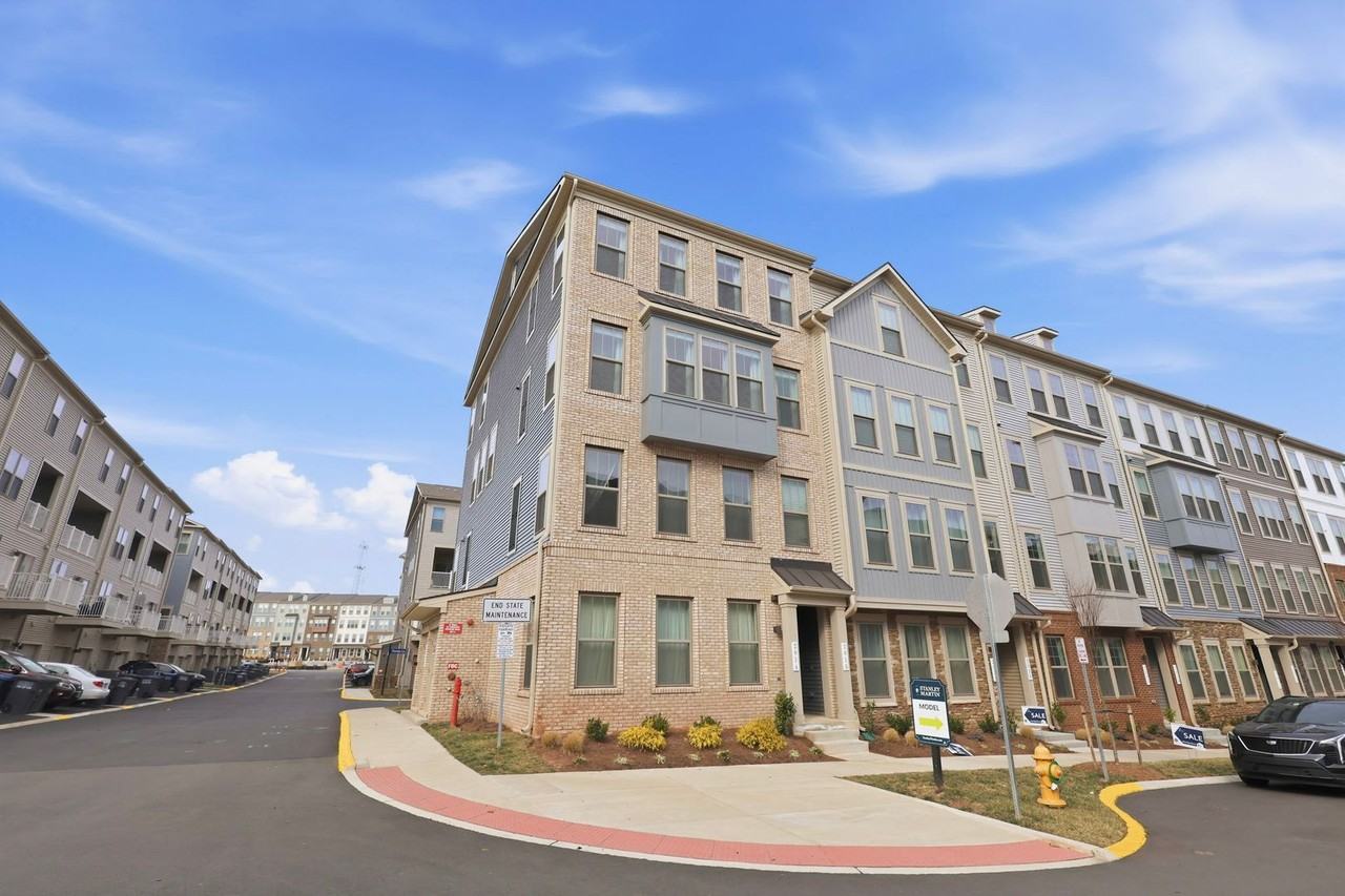 201 Park Central Ter #B - Photo 3 of 23