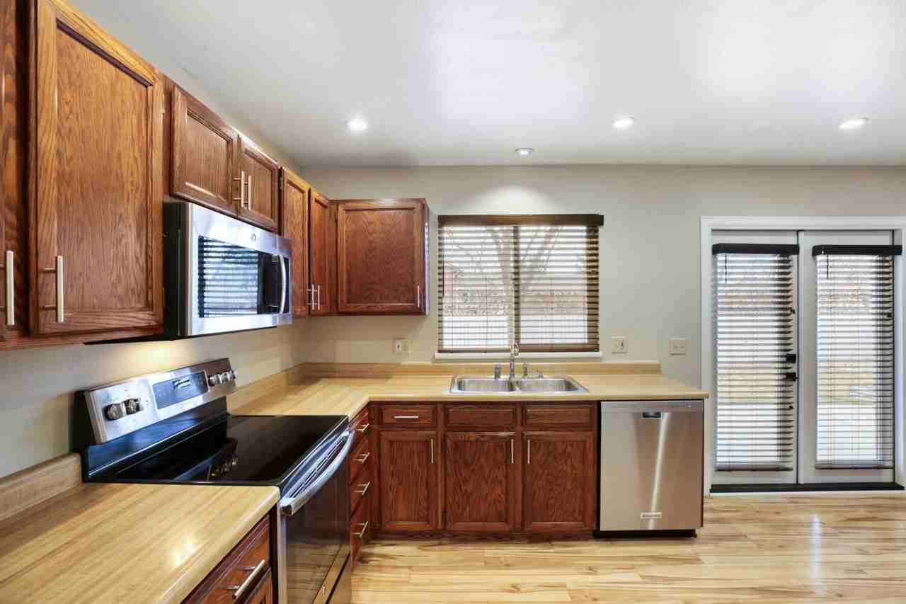 2239 Bowen St - Photo 3 of 12