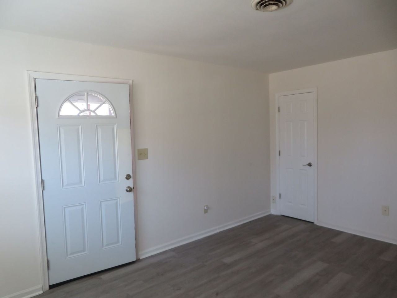 2529 Pin Oak Ct - Photo 2 of 13