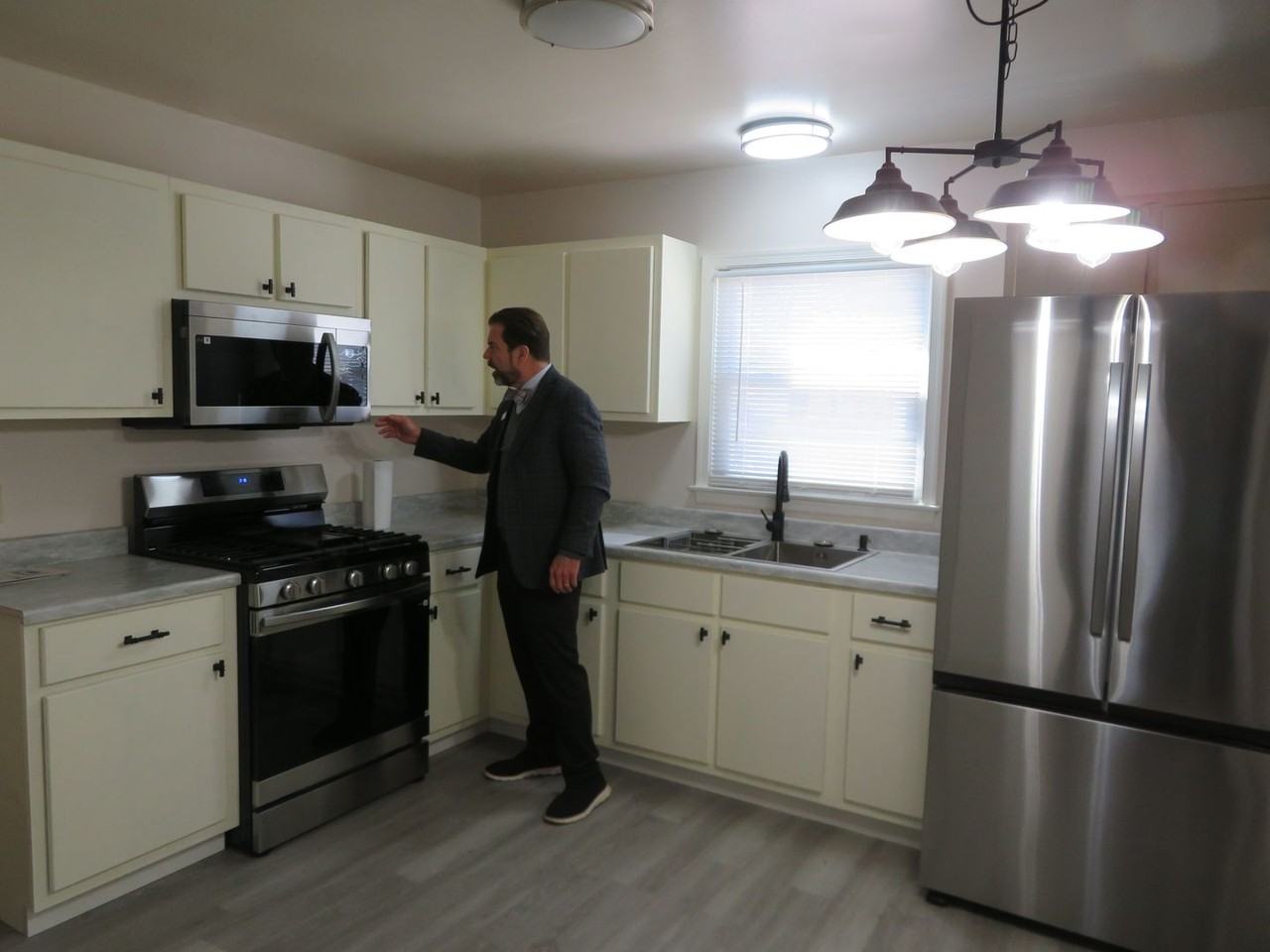 2529 Pin Oak Ct - Photo 4 of 13