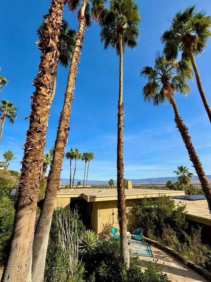 2120 Southridge Dr - Photo 2 of 21