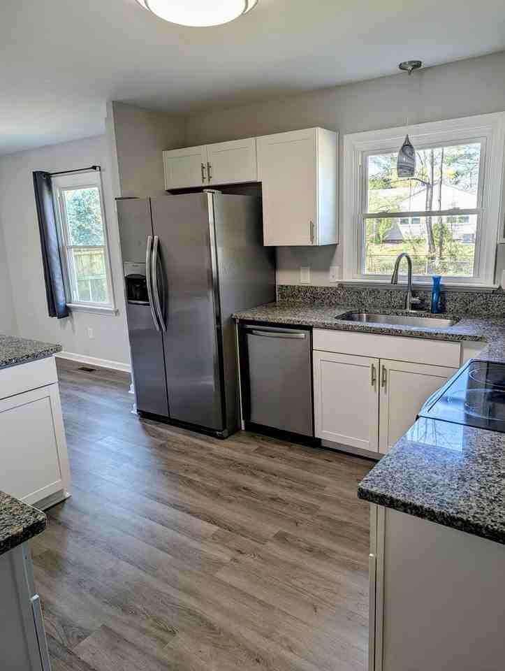 409 Flint Dr - Photo 2 of 19