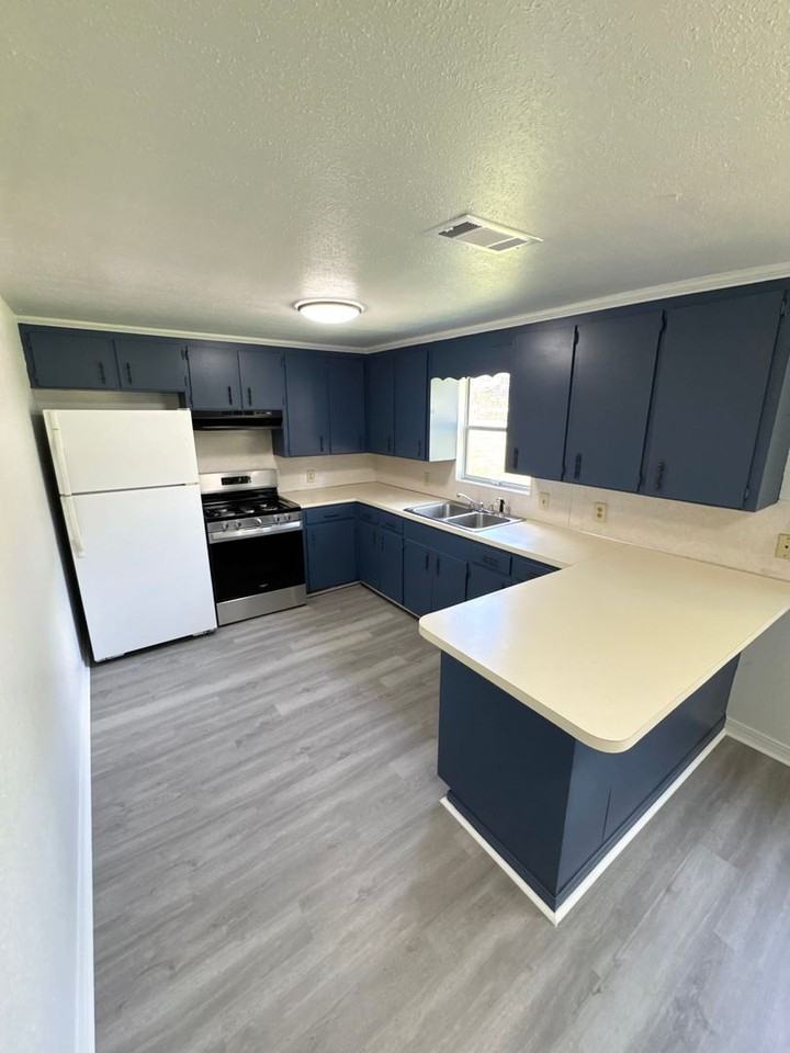 7809 Lotus Ln - Photo 3 of 8