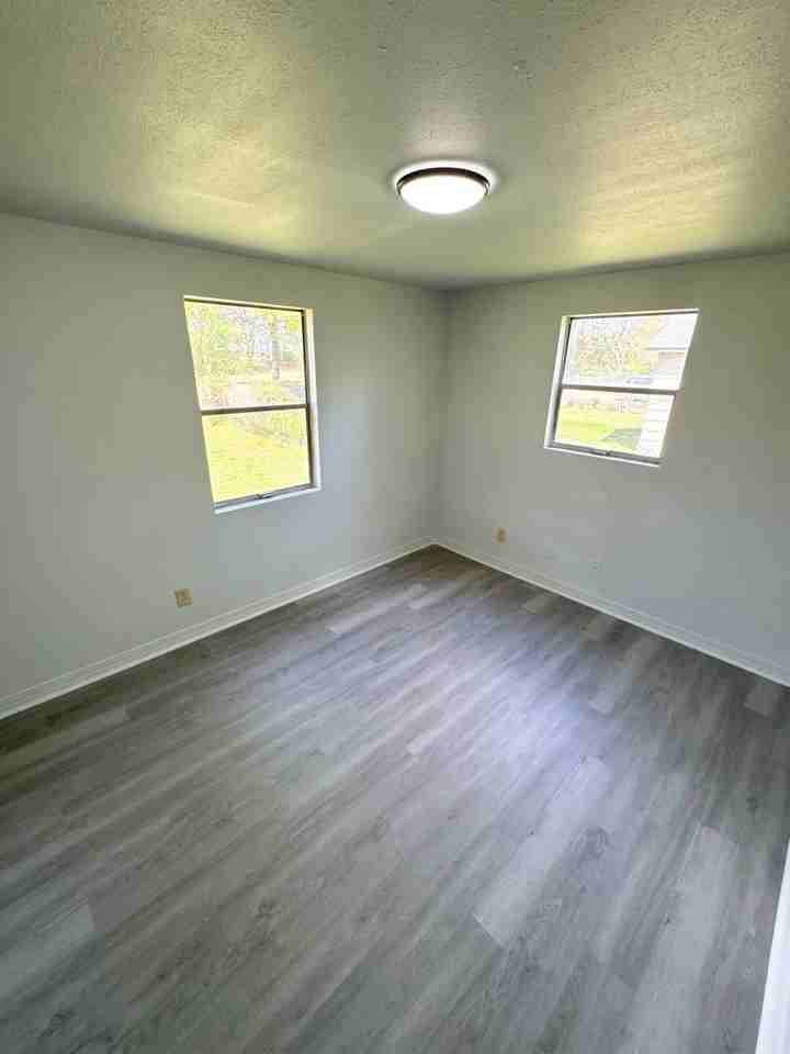 7809 Lotus Ln - Photo 6 of 8