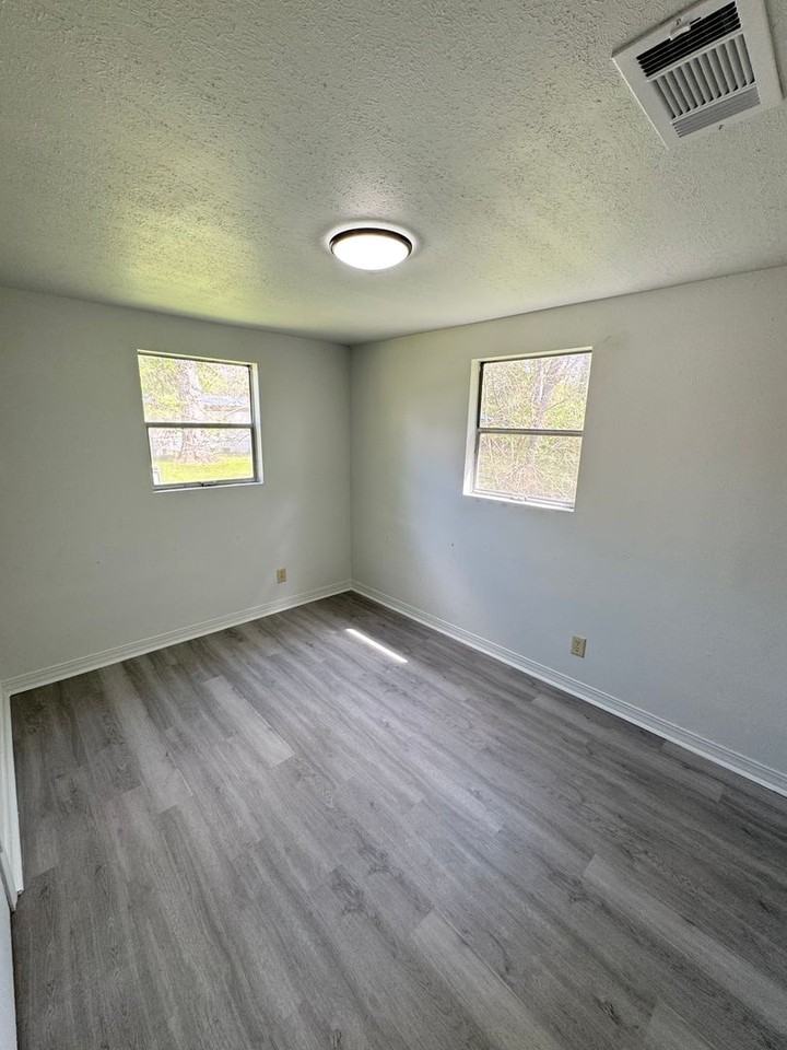 7809 Lotus Ln - Photo 7 of 8