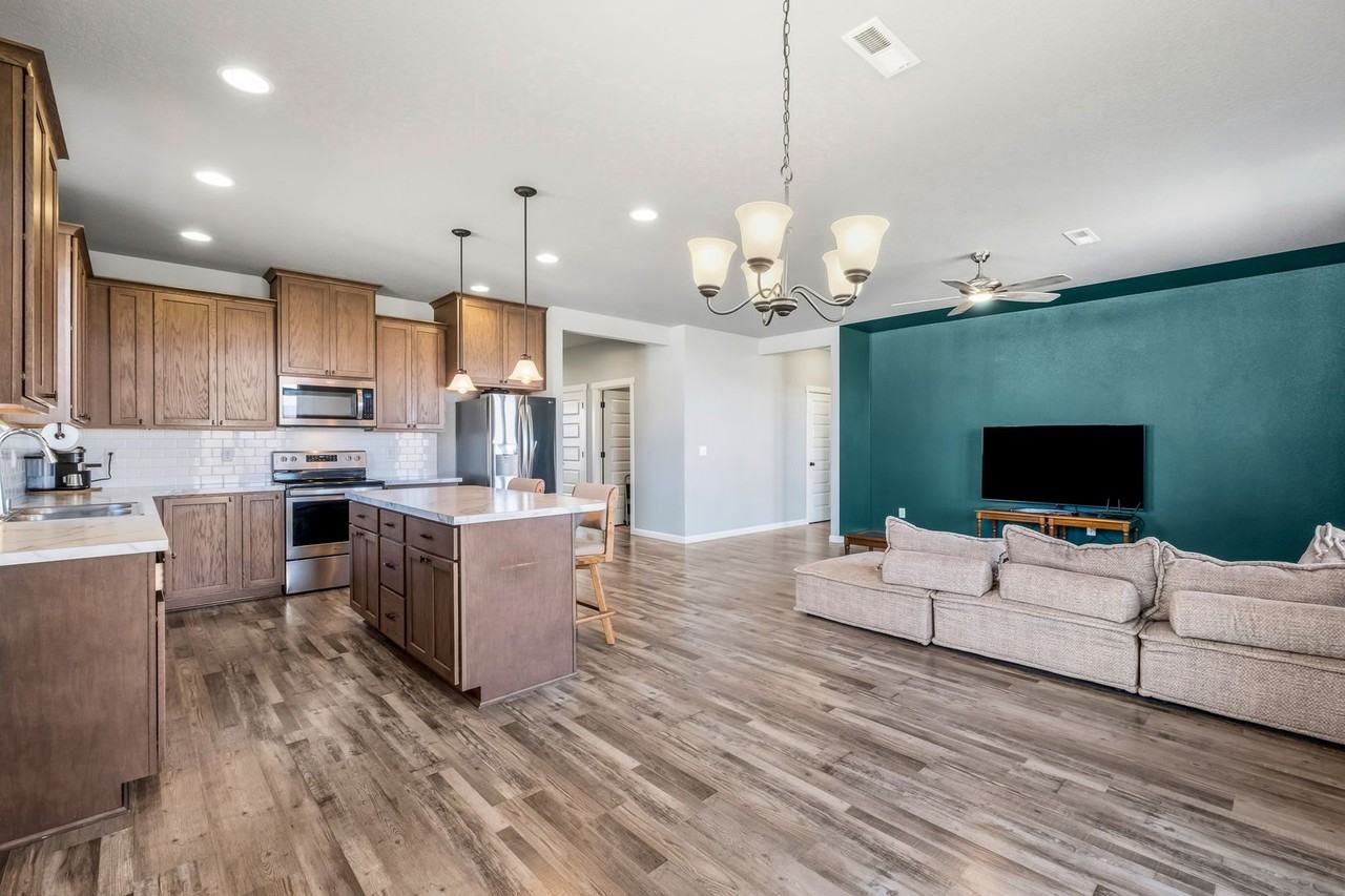 1019 Hilltop Ave Ne - Photo 4 of 12