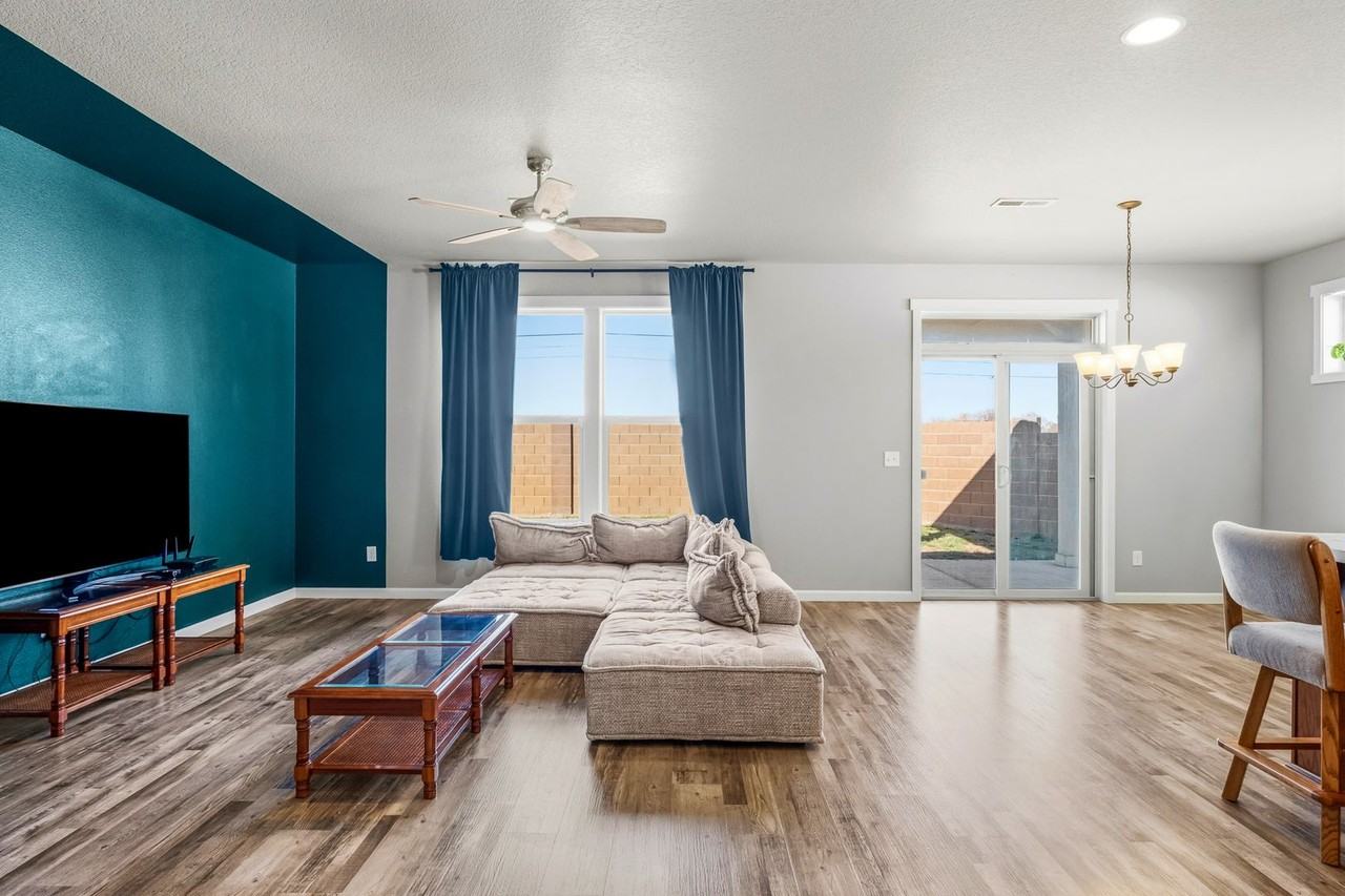 1019 Hilltop Ave Ne - Photo 5 of 12