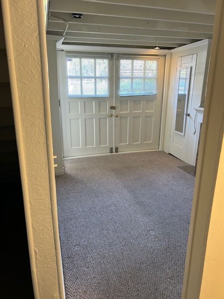 405 California Dr - Photo 3 of 8