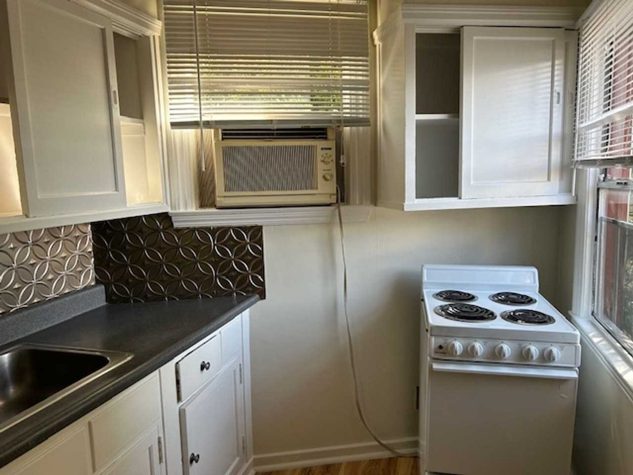 405 California Dr - Photo 5 of 8