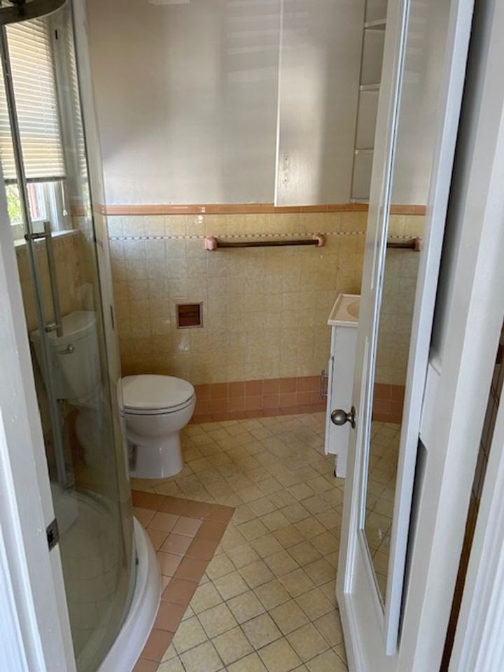 405 California Dr - Photo 7 of 8