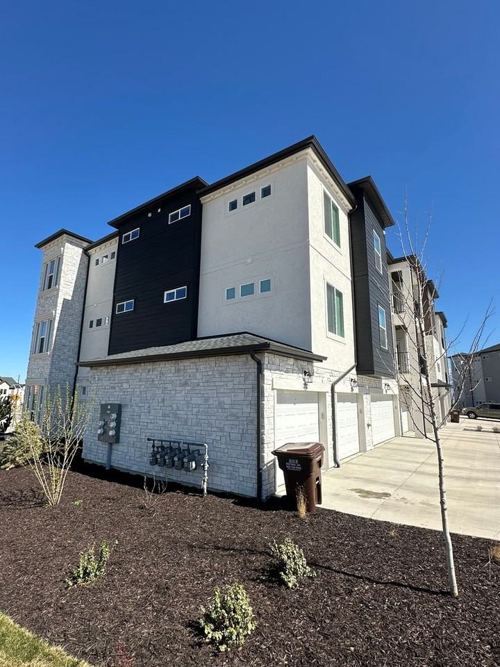 6454 W Pinnacle Peak Ln - Photo 2 of 35