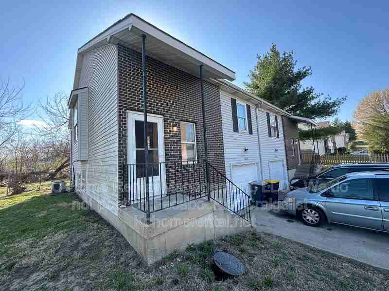 1525 Jackson Ave - Photo 3 of 36