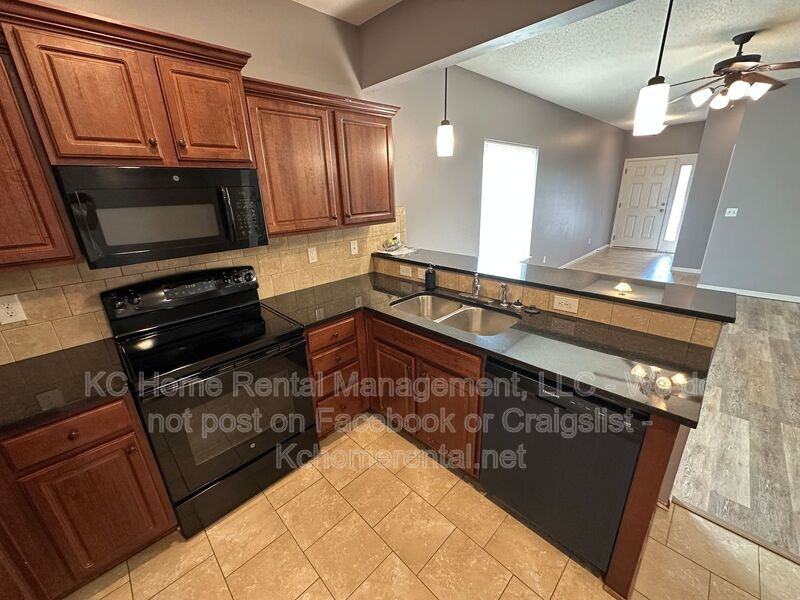 12740 New Jersey Ct - Photo 6 of 39