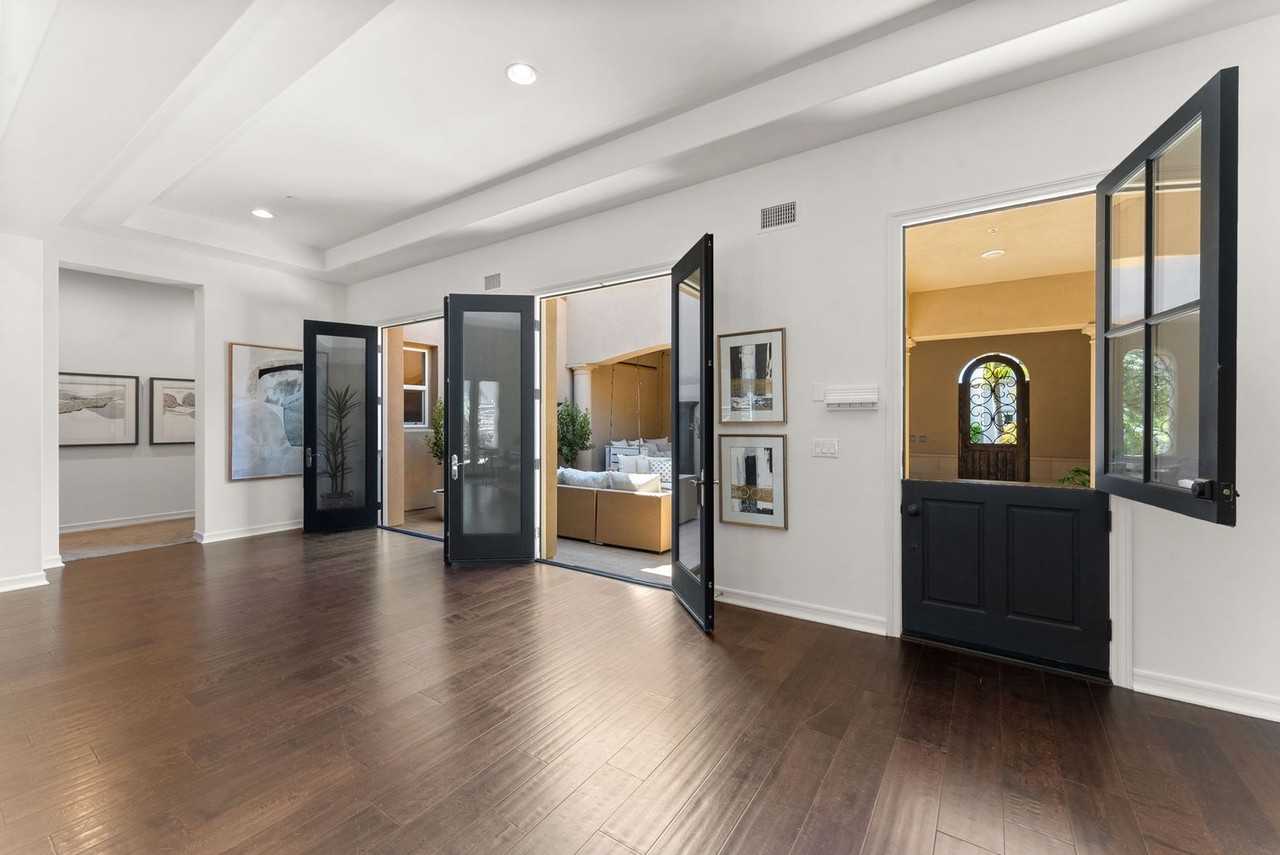 939 Bluejack Rd - Photo 3 of 41