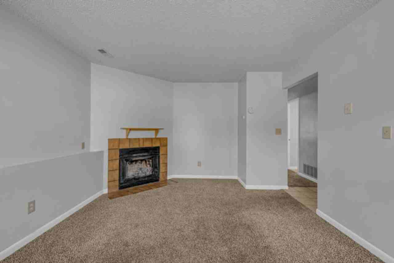 1465 Manitou Blvd - Photo 4 of 14