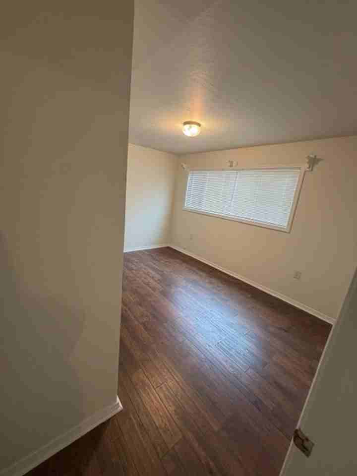 1208 J St - Photo 3 of 15