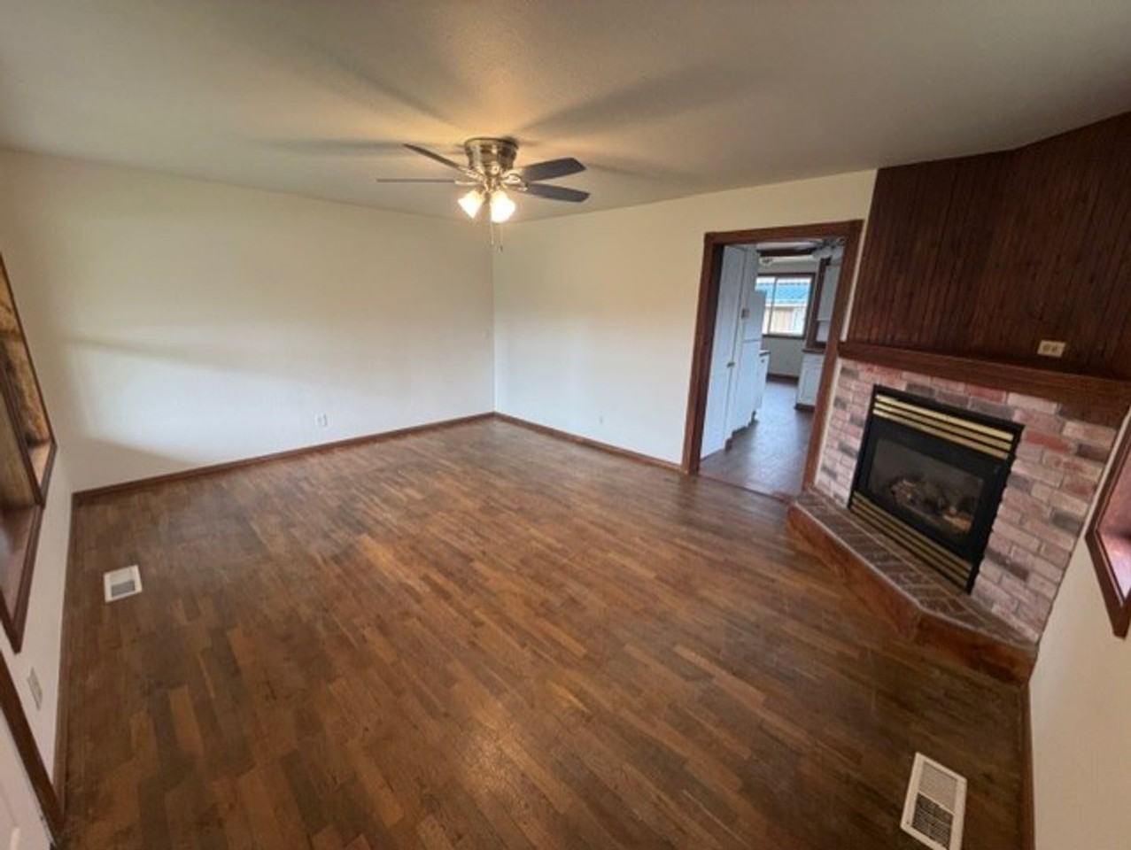 1208 J St - Photo 4 of 15