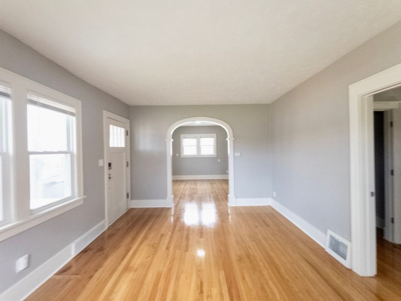 5039 Miami St - Photo 2 of 23