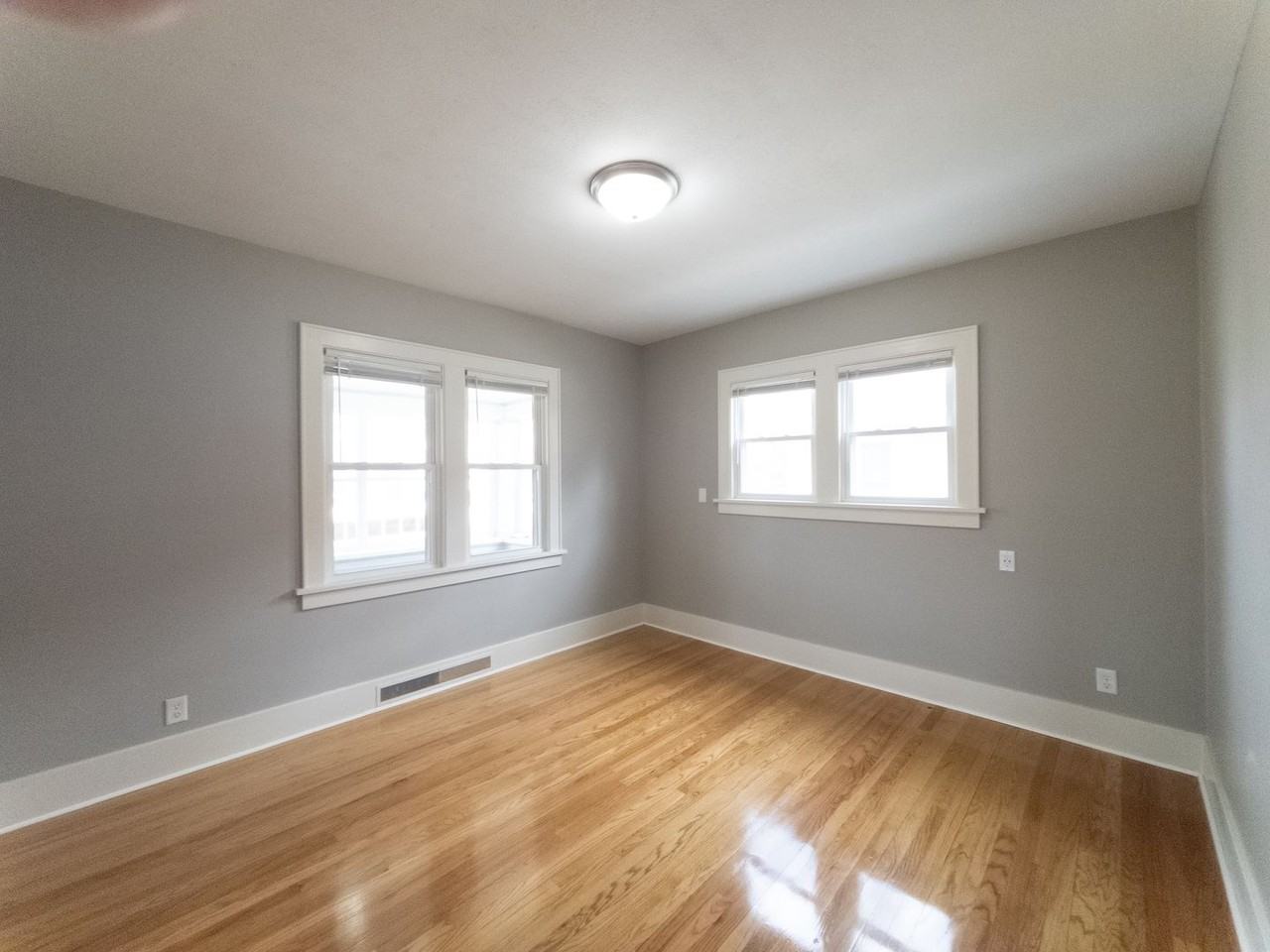 5039 Miami St - Photo 3 of 23