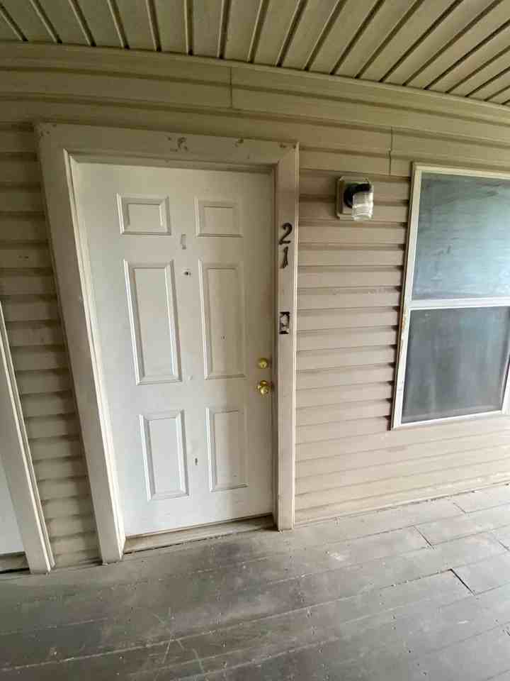 OAKLAWN APARTMENTS - Photo 5 of 10
