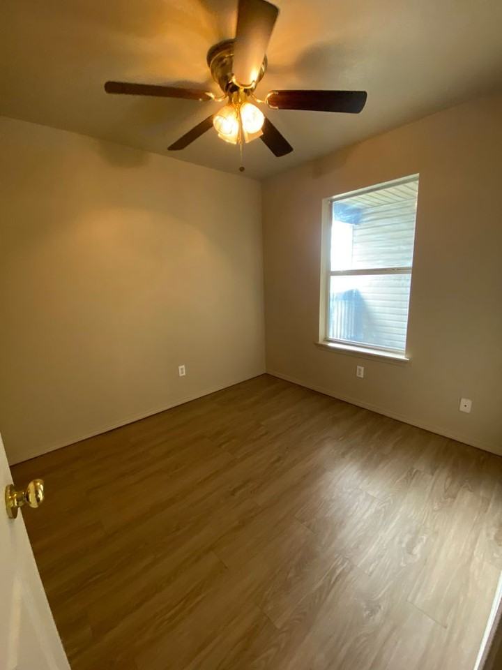 OAKLAWN APARTMENTS - Photo 6 of 10