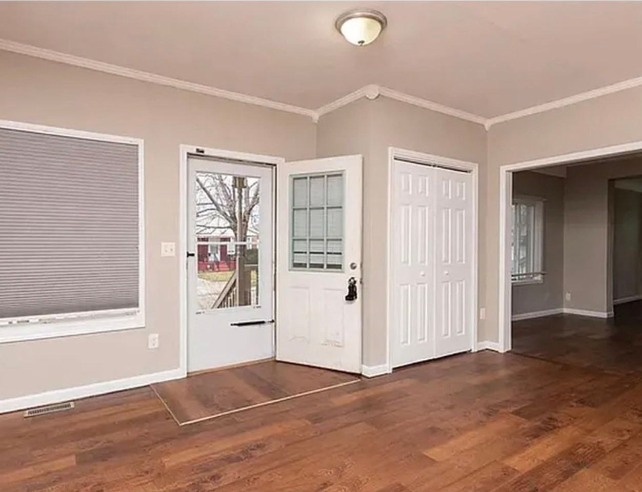 25390 Pinehurst St - Photo 3 of 3