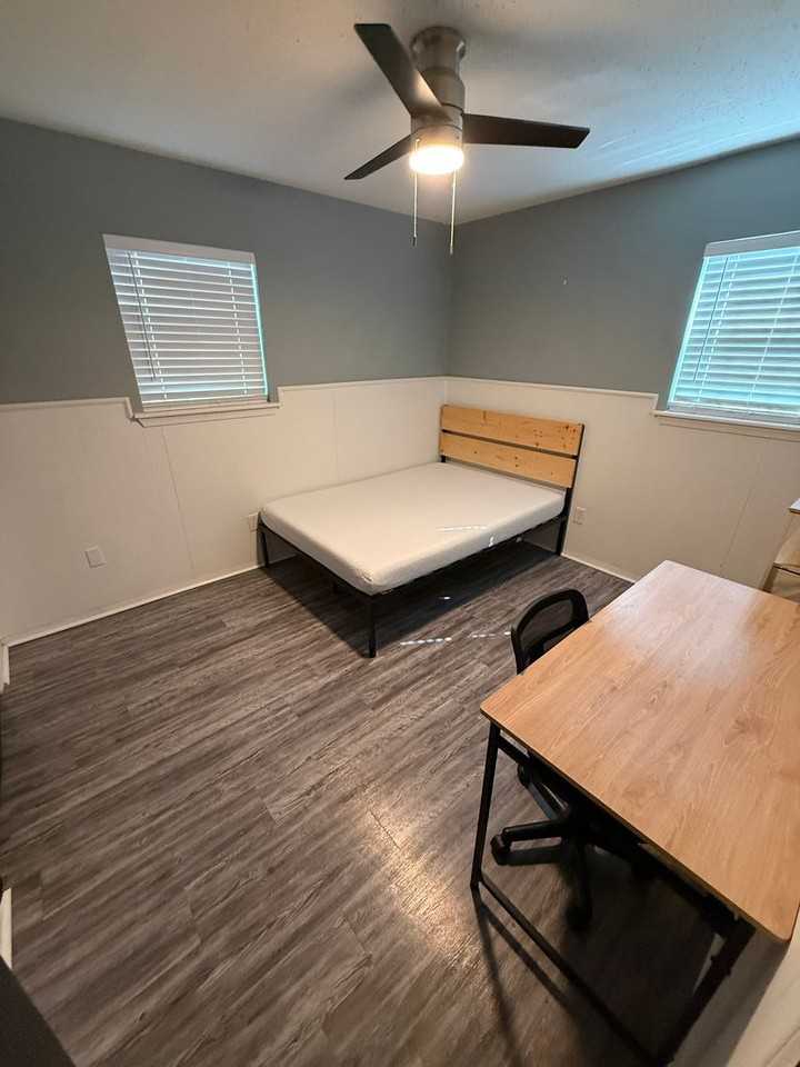 5611 16th Pl - Photo 2 of 14