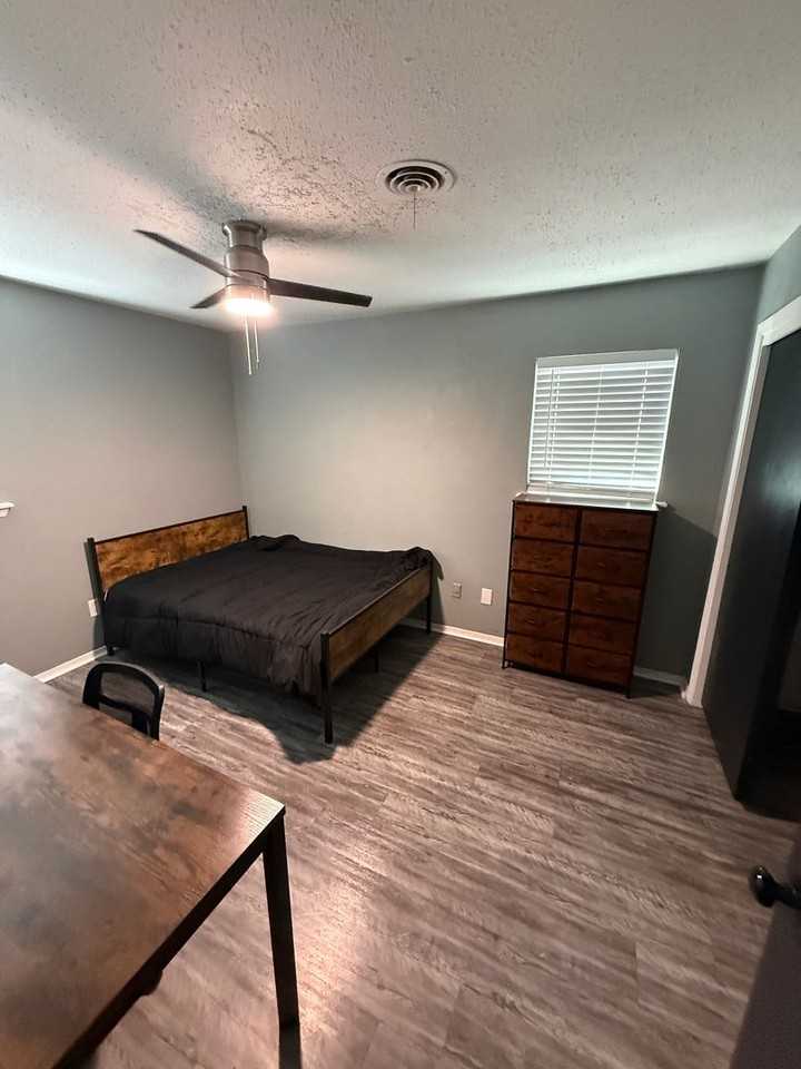 5611 16th Pl - Photo 5 of 14