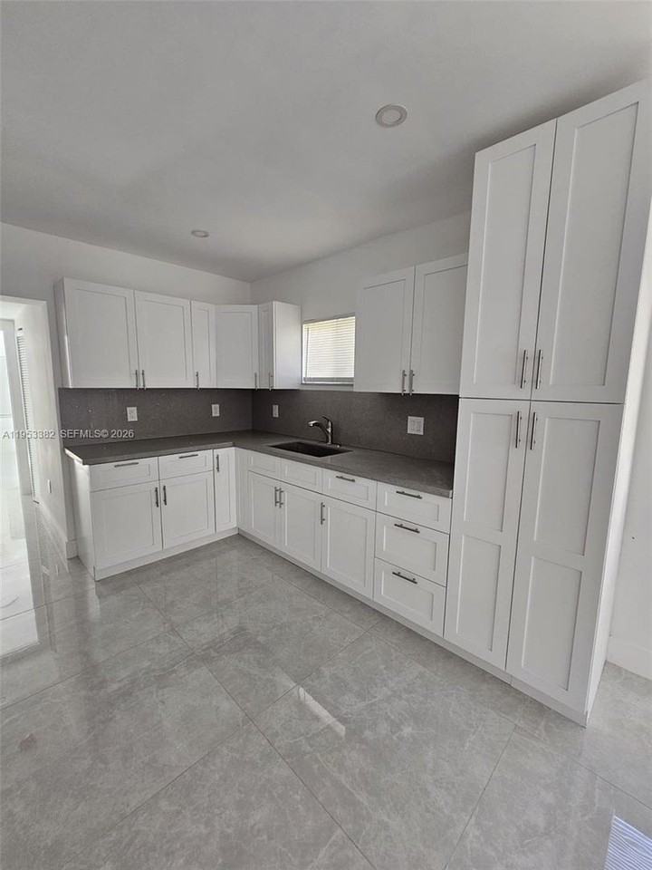 2488 Sw 6th Ct - Photo 2 of 13