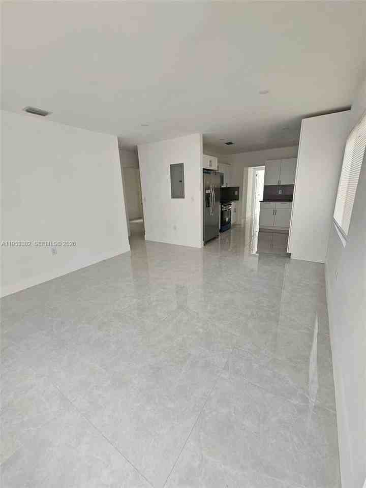 2488 Sw 6th Ct - Photo 3 of 13