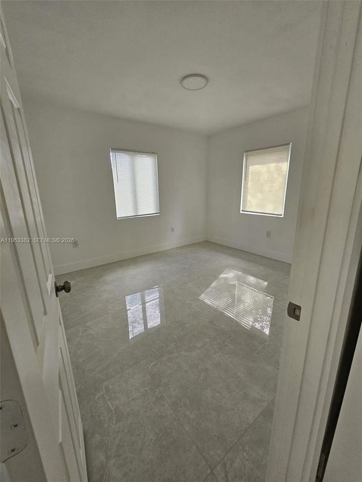 2488 Sw 6th Ct - Photo 6 of 13