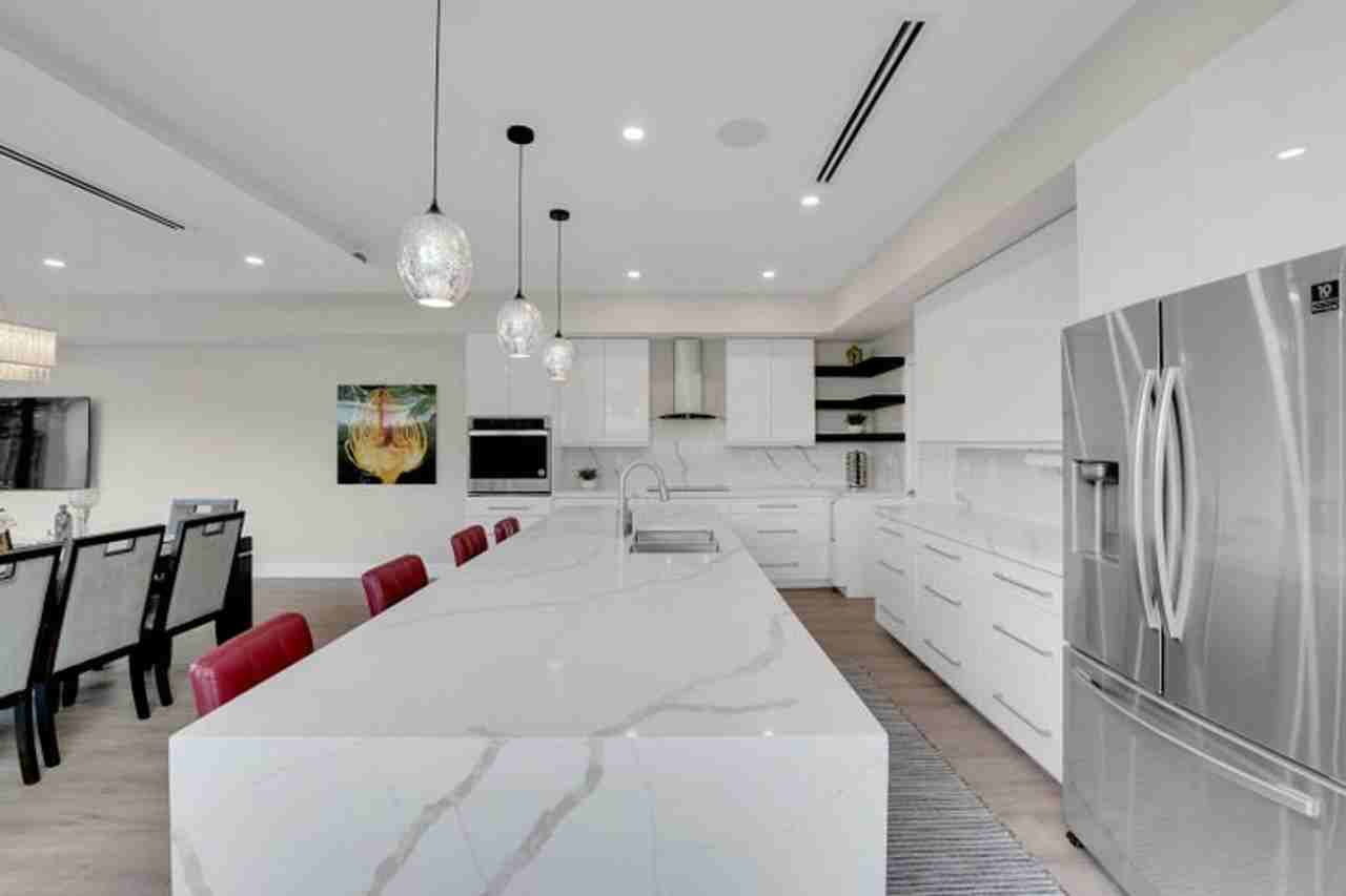 1238 Ne 17th Ave - Photo 2 of 24