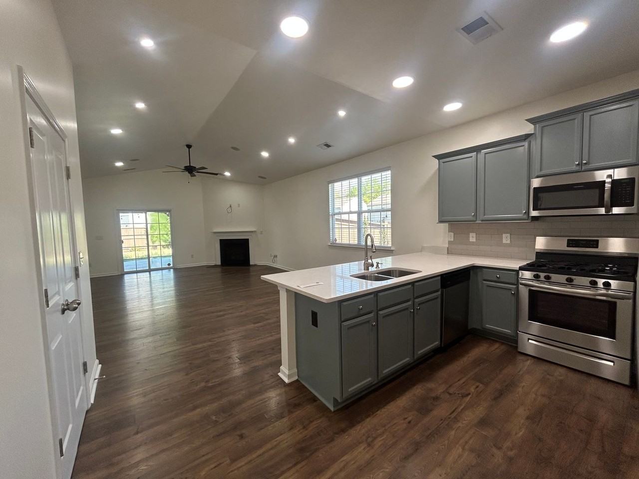 211 Addlestone Cir - Photo 6 of 19