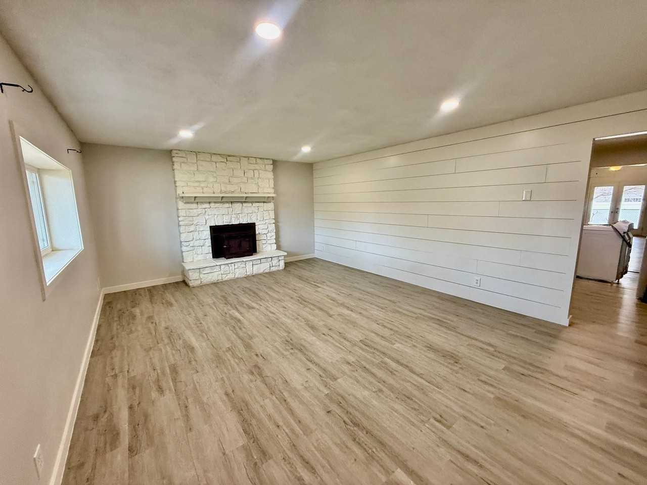 2687 Red Mountain Dr - Photo 2 of 32