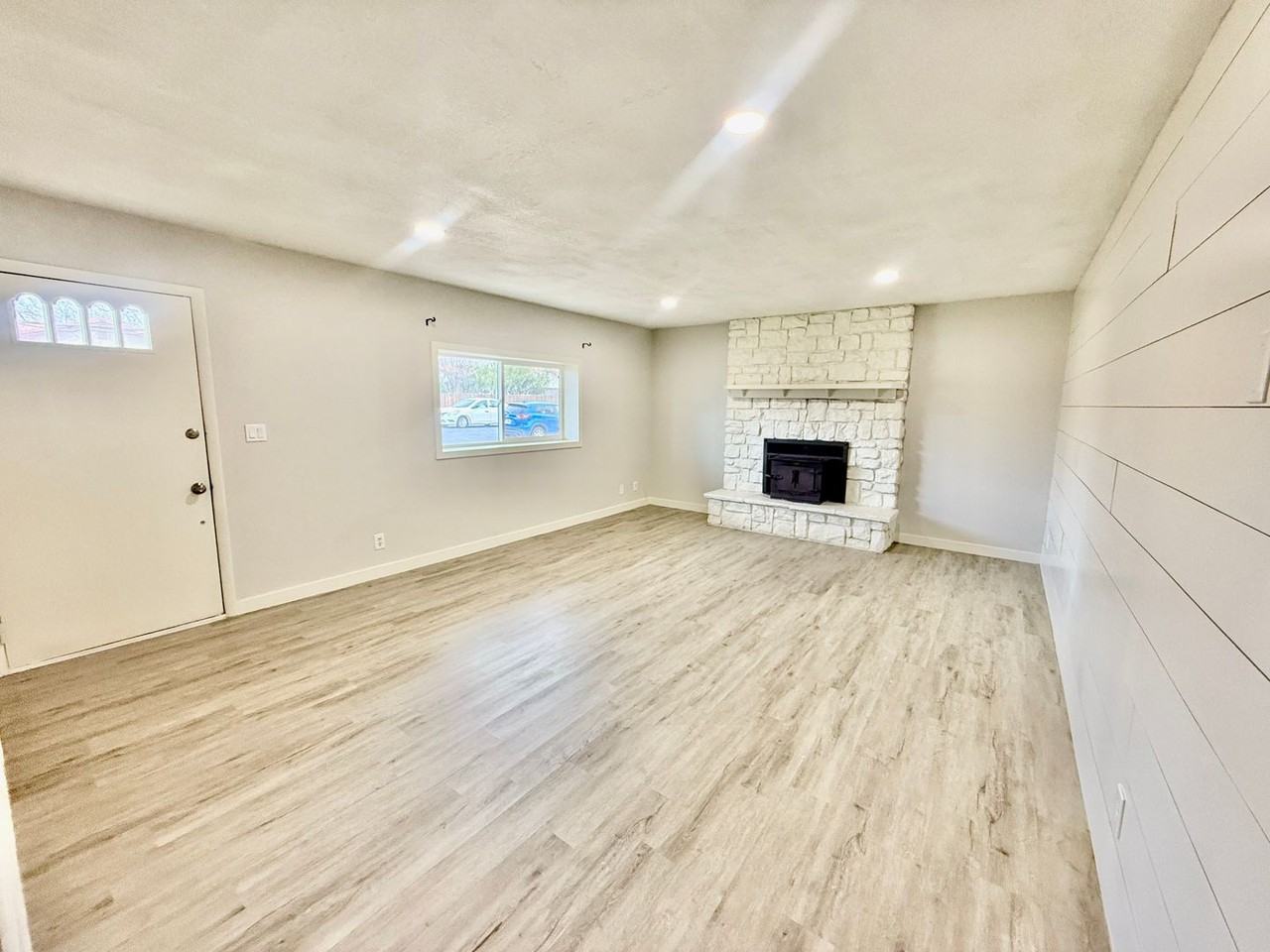 2687 Red Mountain Dr - Photo 3 of 32