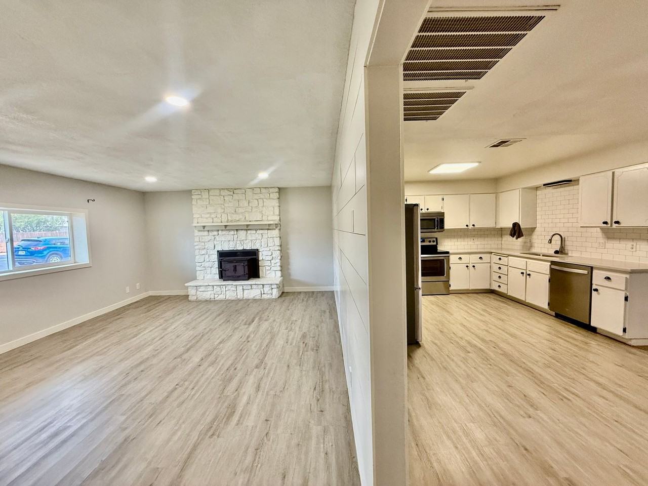 2687 Red Mountain Dr - Photo 4 of 32