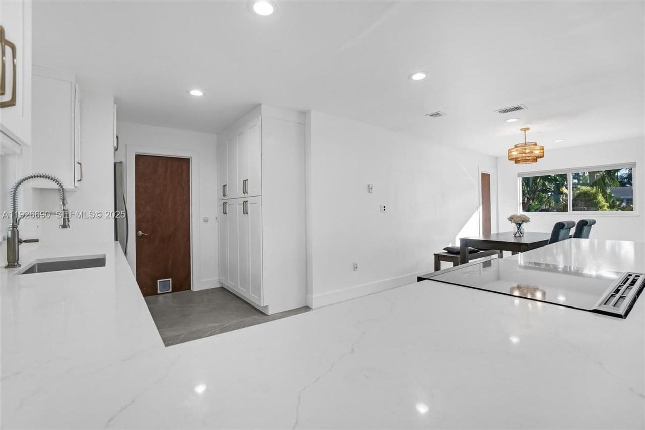 1478 Ne 57th St - Photo 3 of 13