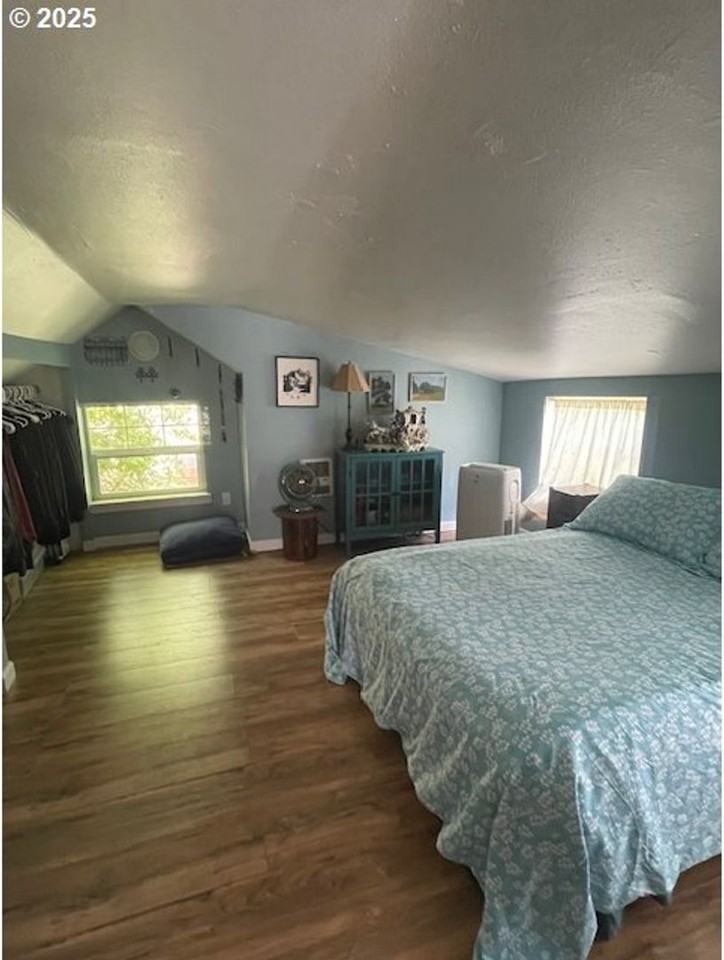 239 D St - Photo 4 of 12
