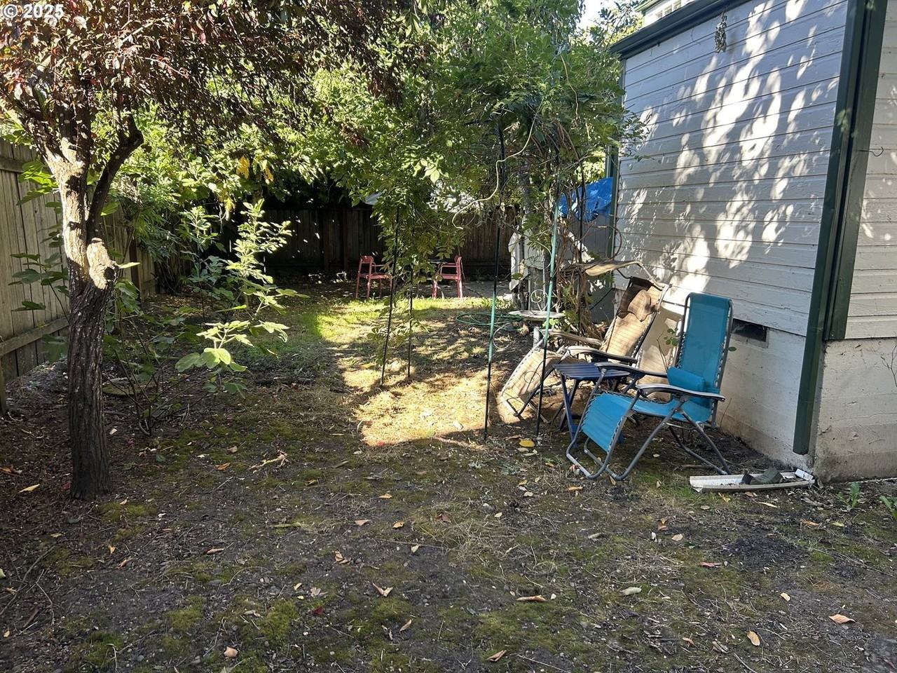 239 D St - Photo 3 of 31