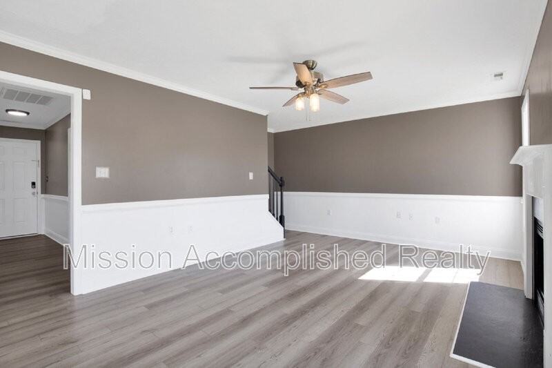 304 Hawthorn Dr - Photo 5 of 29