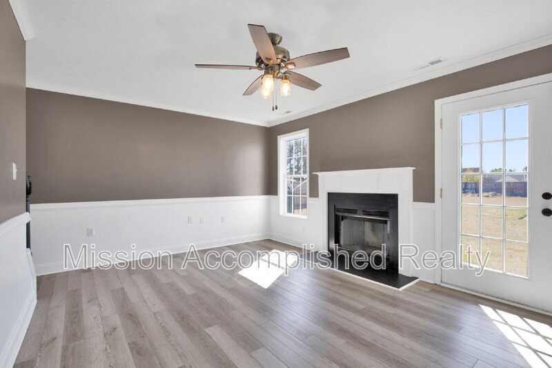 304 Hawthorn Dr - Photo 6 of 29