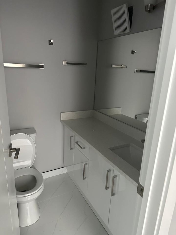 85 Ave & 99 St NW #405 - Photo 4 of 7