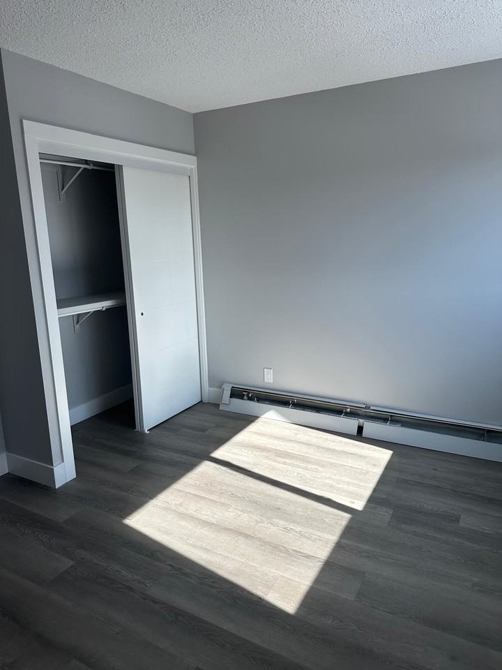 85 Ave & 99 St NW #405 - Photo 5 of 7