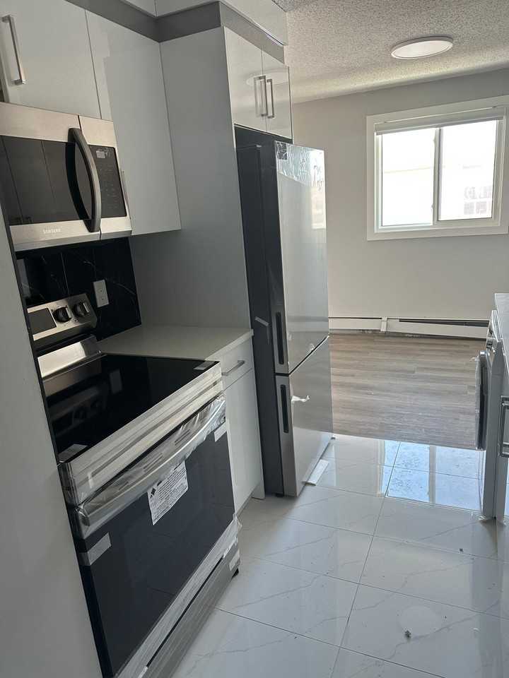 85 Ave & 99 St NW #405 - Photo 2 of 7