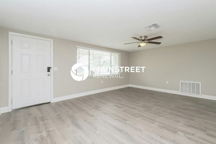 5311 Hawk Dr - Photo 3 of 16