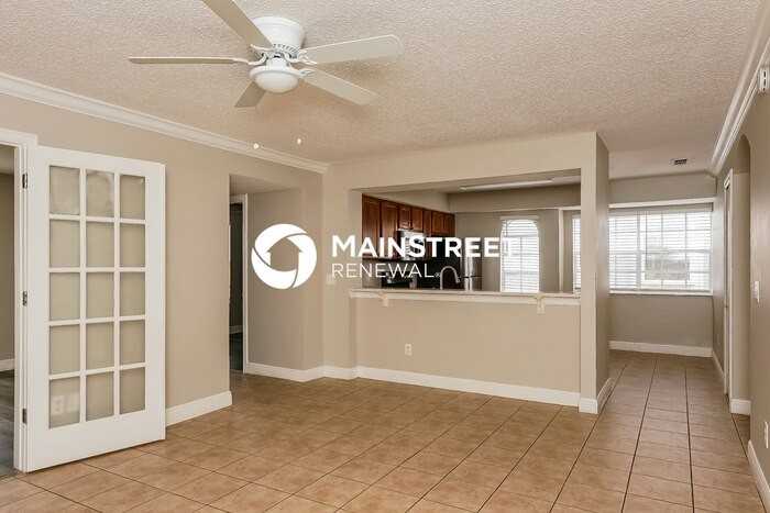 2727 Mystic Cove Dr - Photo 4 of 17