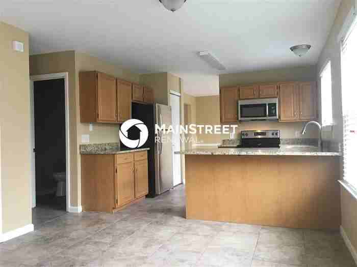 14319 Riverfront Dr - Photo 3 of 12